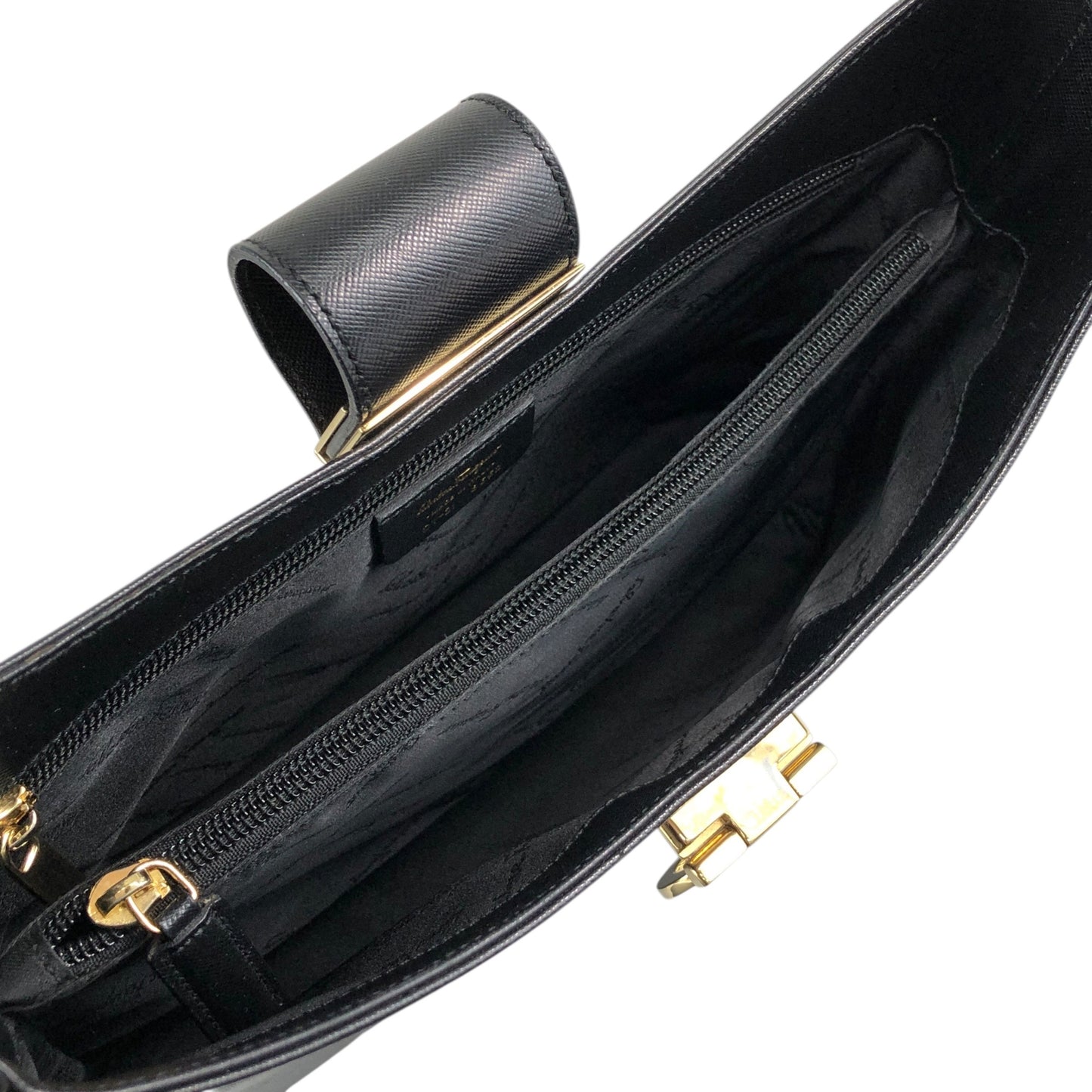 Salvatore Ferragamo Gancini Shoulder bag Black Vintage vn6tps