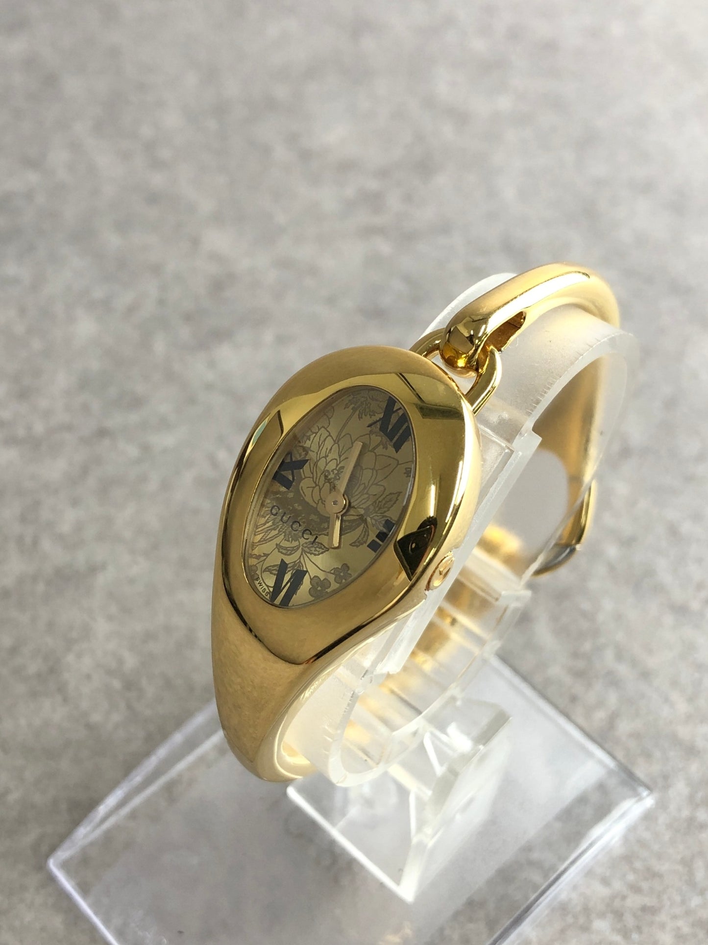 GUCCI Logo Bangle Quartz Watch Gold 103 Vintage 3dvc5d