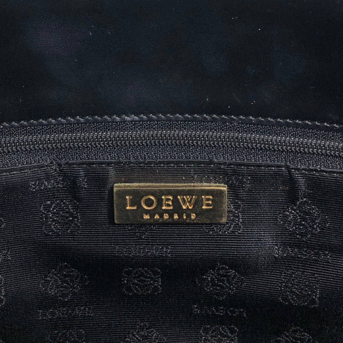 LOEWE Logo Embossed Shoulder bag Black Vintage pyktz8