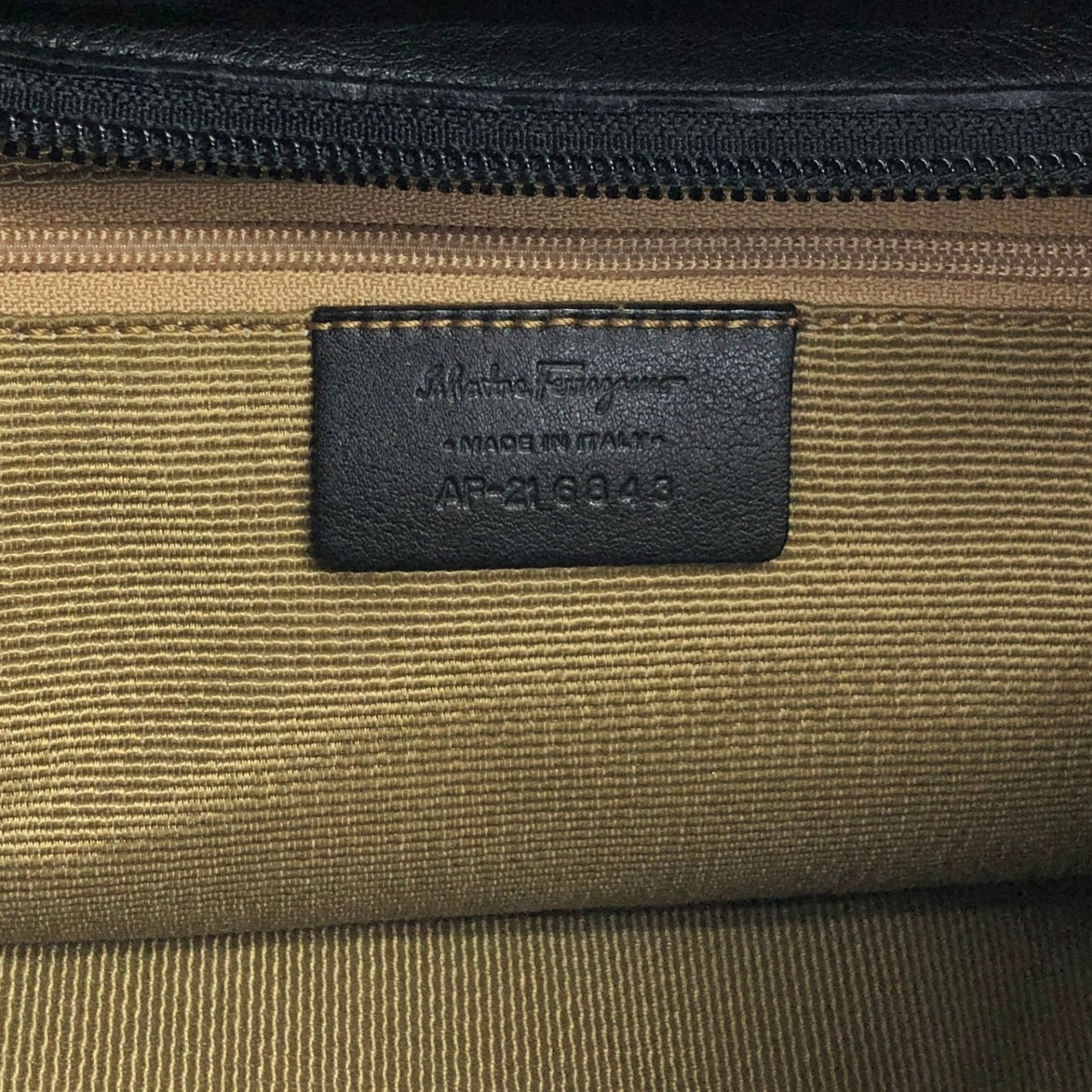 Salvatore Ferragamo Gancini Shoulder bag Black Vintage fxsbuf