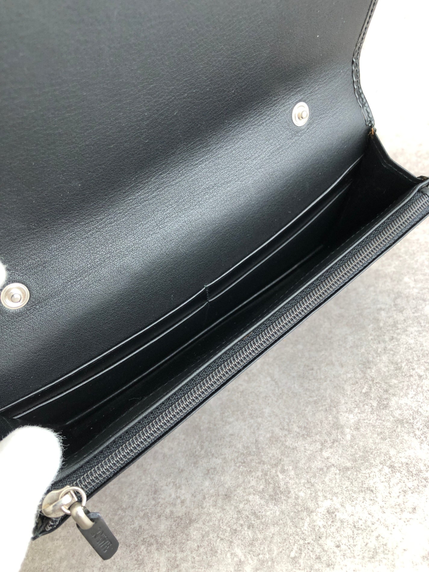 LOEWE Logo Embossed Shoulder Wallet Black Vintage yhs4zc