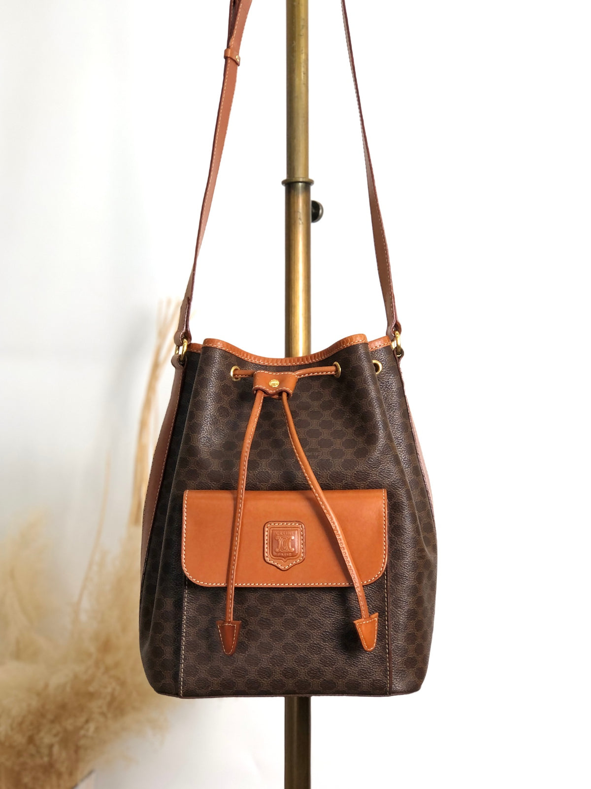 CELINE Macadam Blason Front Pocket Drawstring Shoulder bag Brown Vintage yt4p8e