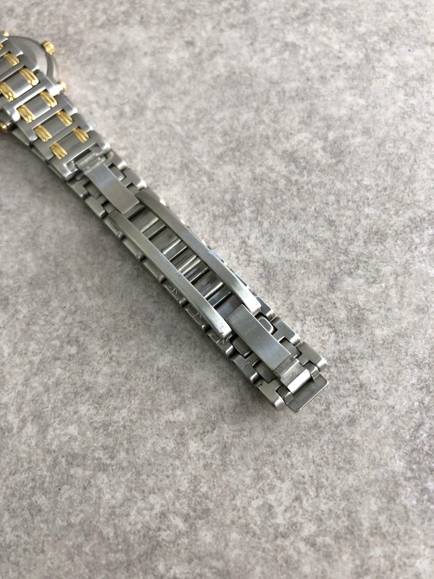 GUCCI Logo Quartz Watch Silver×Gold 9000L Vintage rttj33