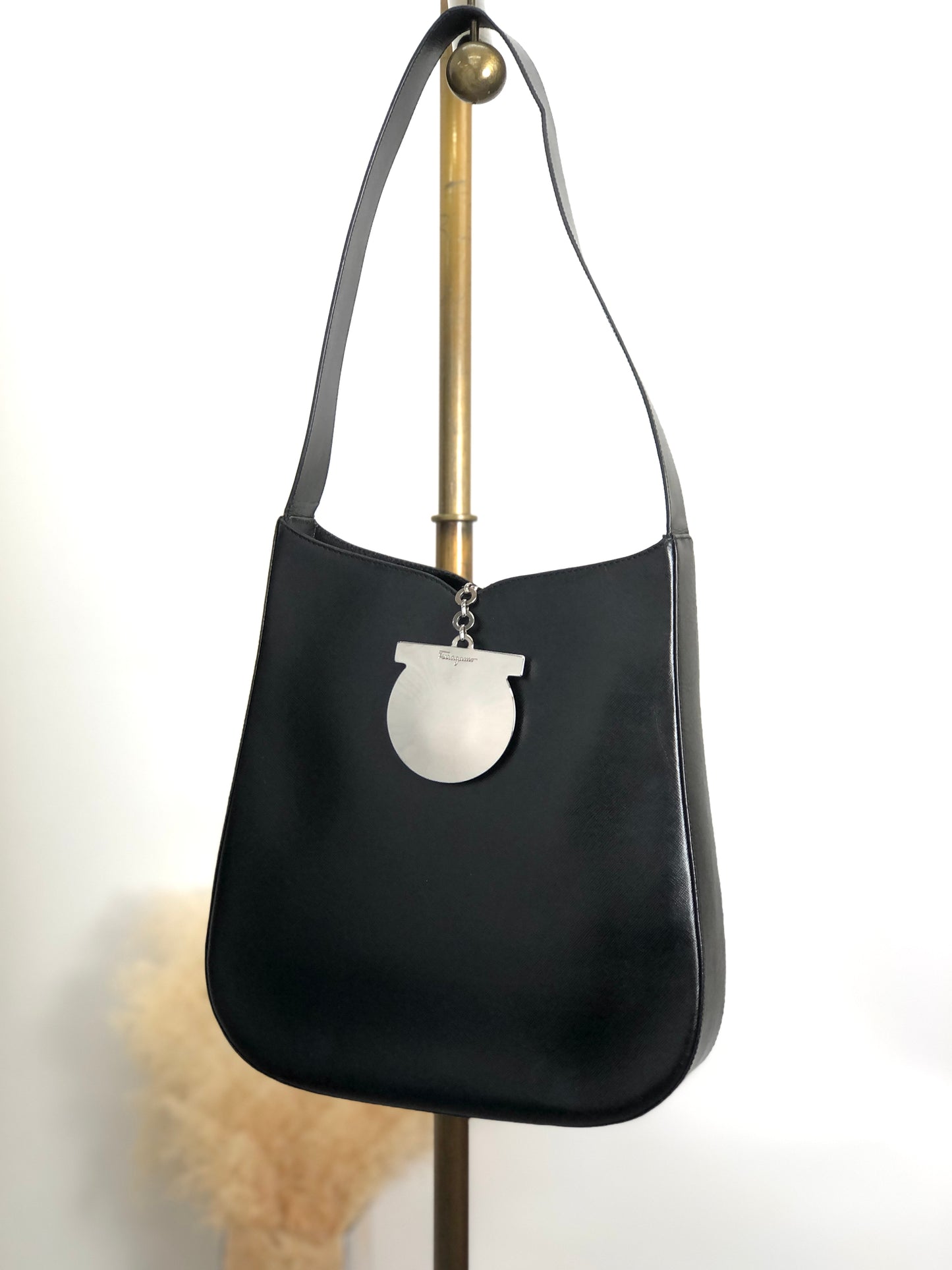 Salvatore Ferragamo Gancini Shoulder bag Hobobag Black Vintage ph7xes