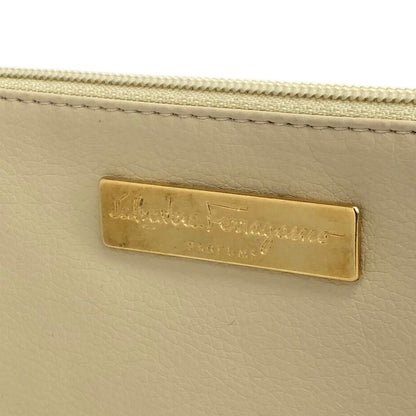 Salvatore Ferragamo Logo Small Chain Handbag Beige Vintage y3ay4g