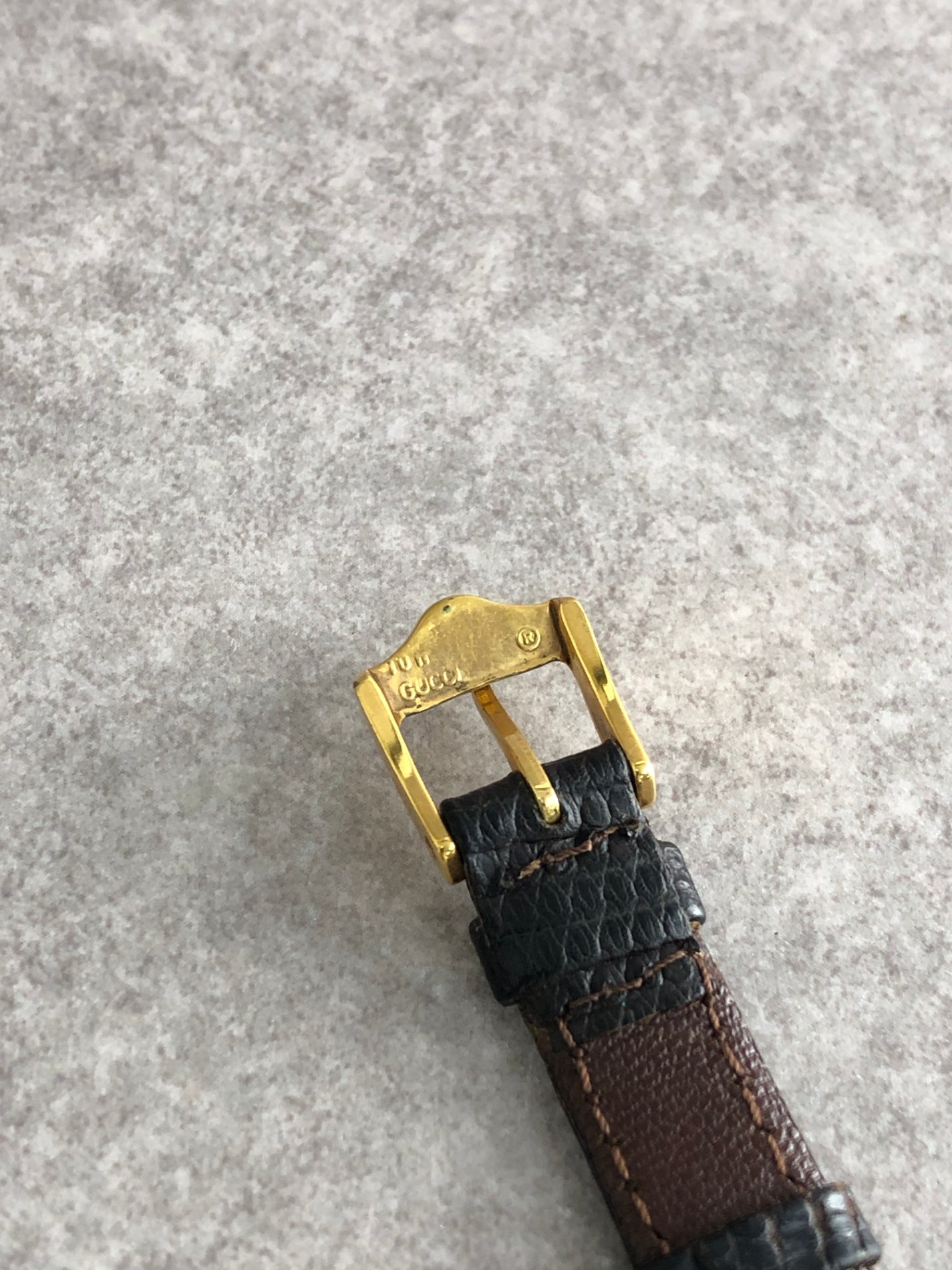 GUCCI Logo Watch Black 3000L Vintage upizt7