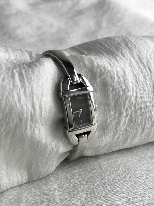 GUCCI Logo Quartz Watch Silver 6800L Vintage fuynkf
