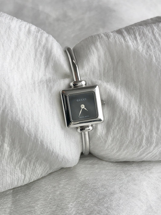 GUCCI Logo Watch Silver 1900L Vintage jct7gb