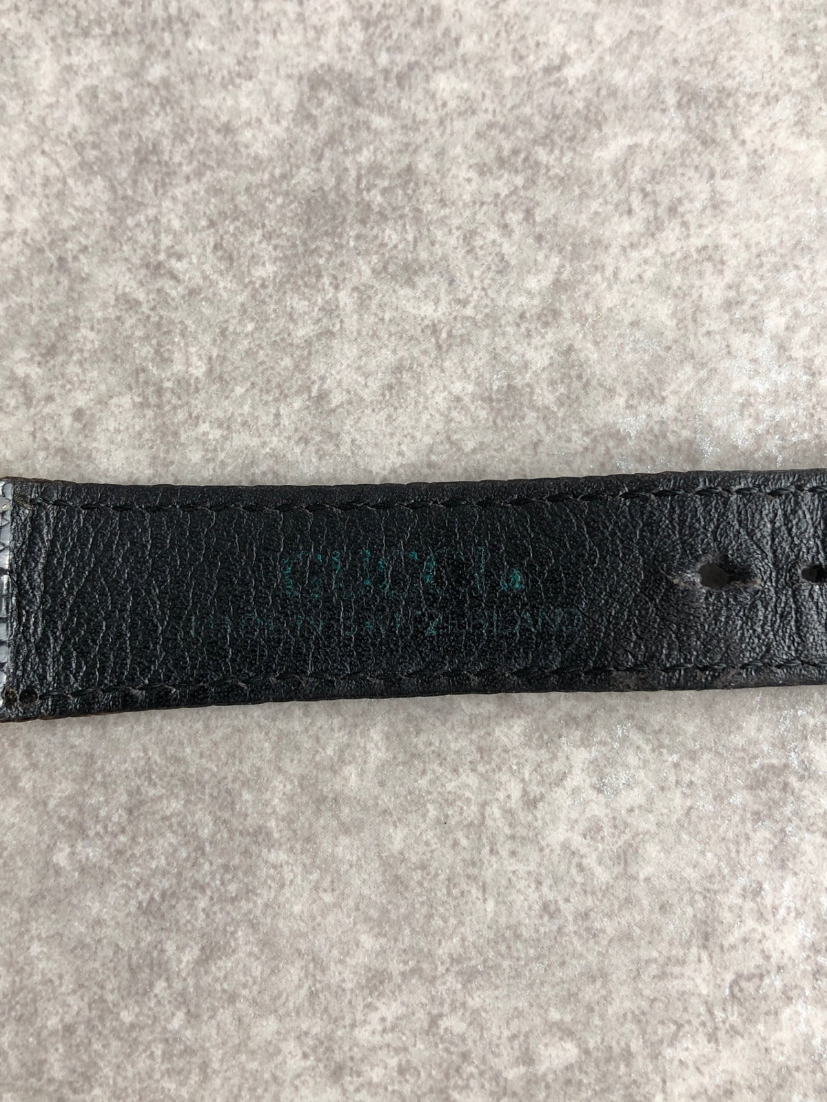 GUCCI Logo Quartz Watch Black Vintage b2b3v5