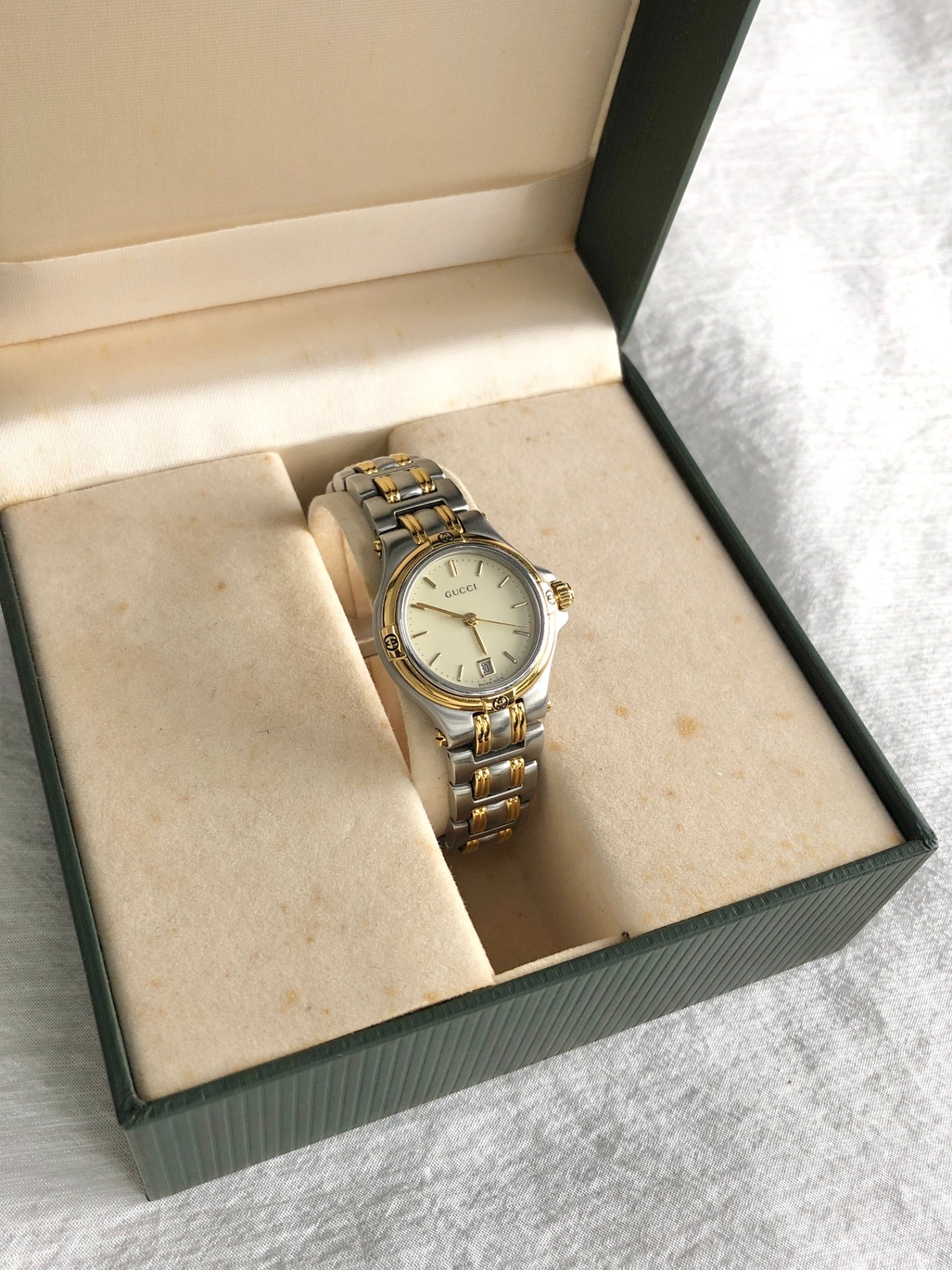 GUCCI Logo Quartz Watch Gold×Silver 9040L Vintage 7jggkd
