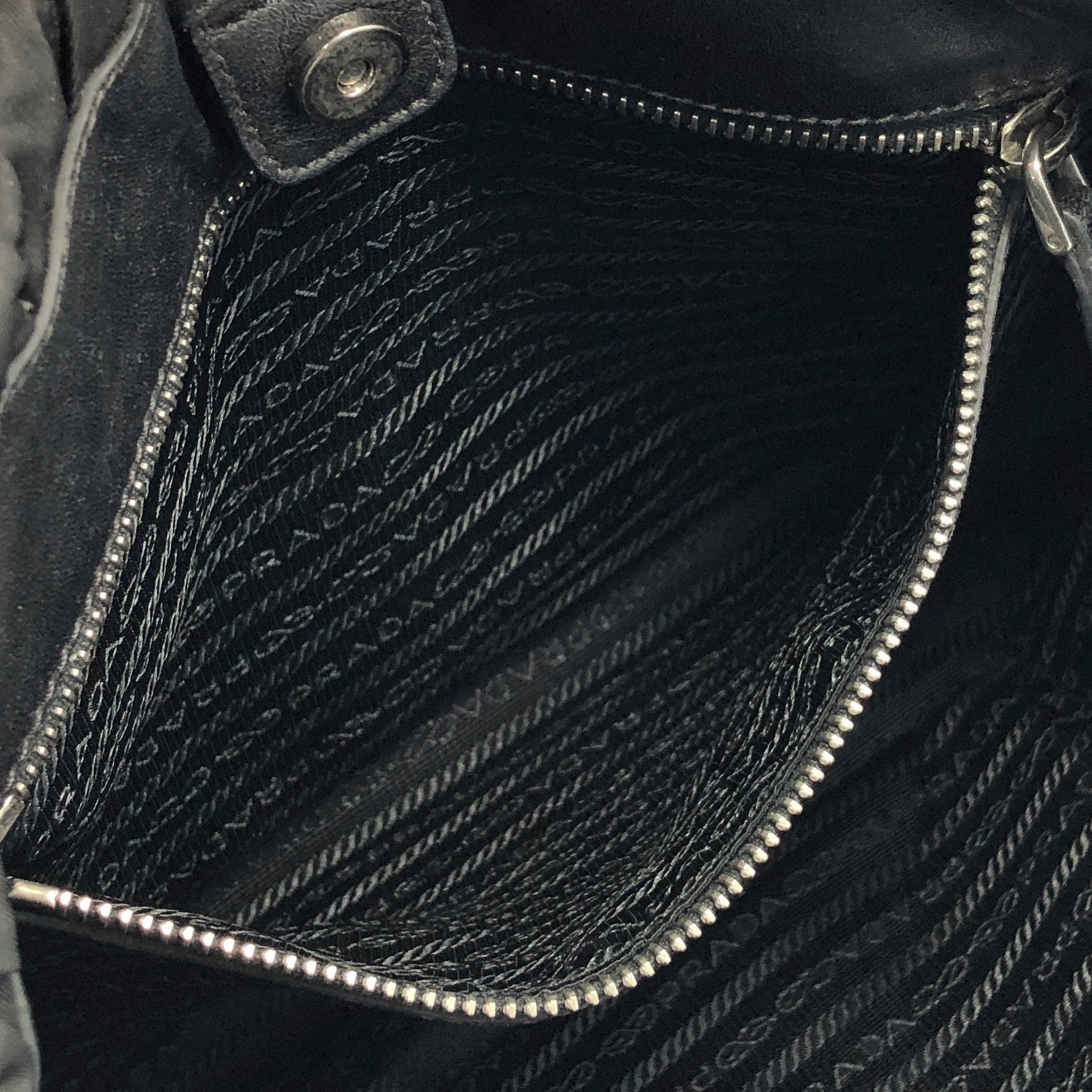 PRADA Logo Motif shirring Nylon Two-way Handbag Shoulder bag Black Vin –  VintageShop solo