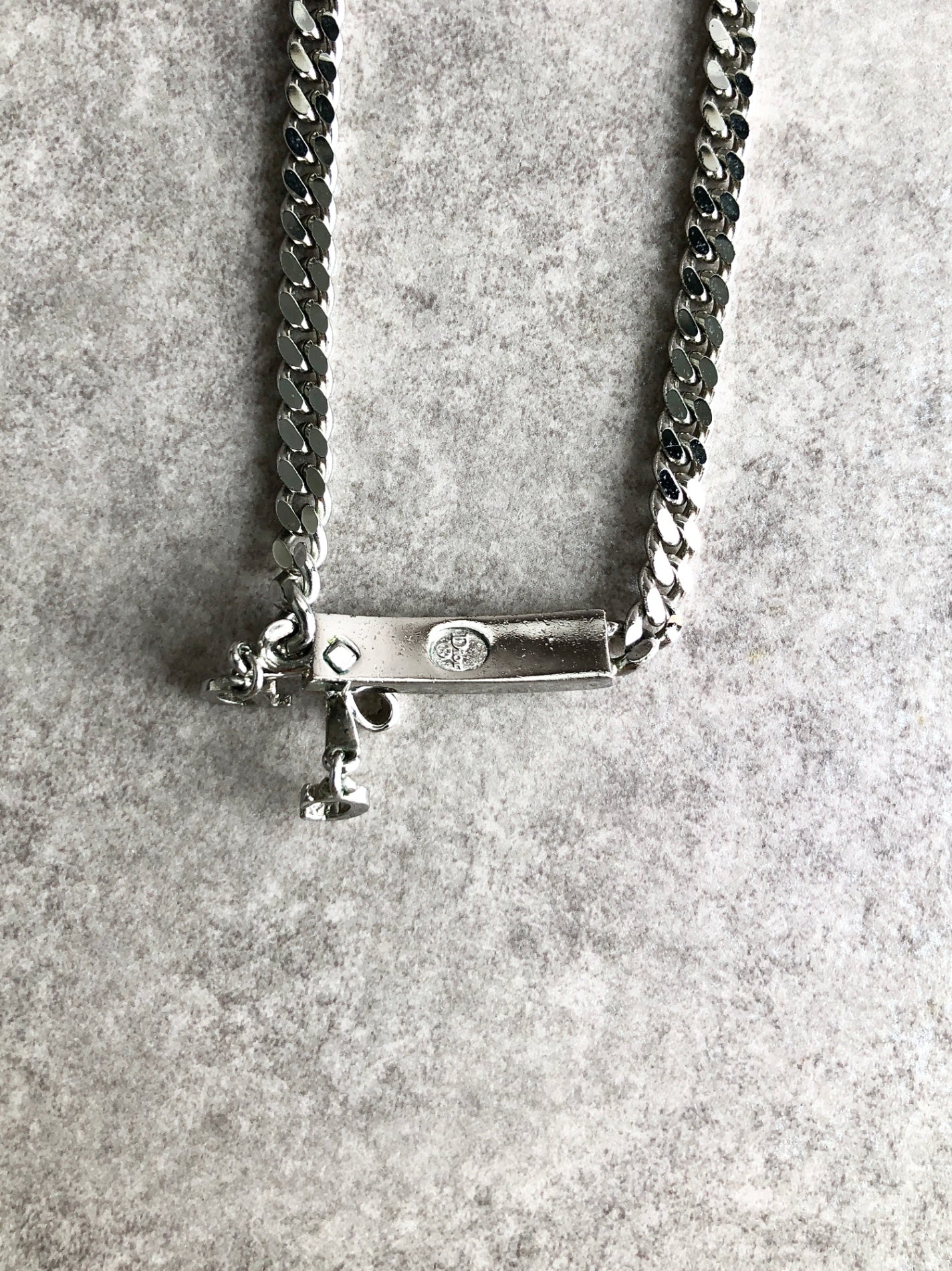 Christian Dior CD 標誌緞帶圖案項鍊銀色復古 37tj2k