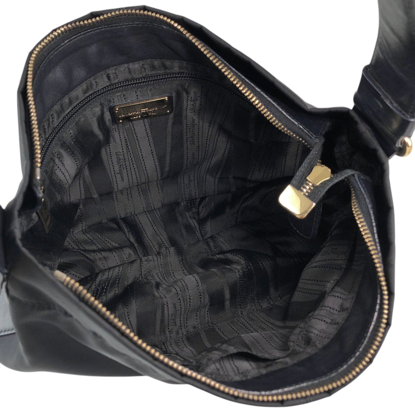 Salvatore Ferragamo Ribbon Shoulder bag Black Vintage n4v8km