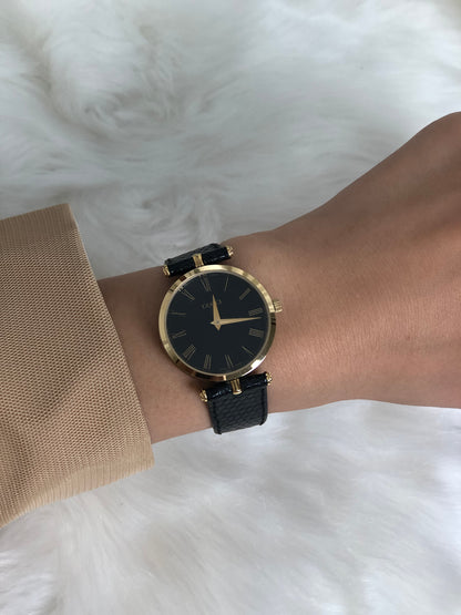 GUCCI Logo Watch Gold×Black Vintage 5nk33w