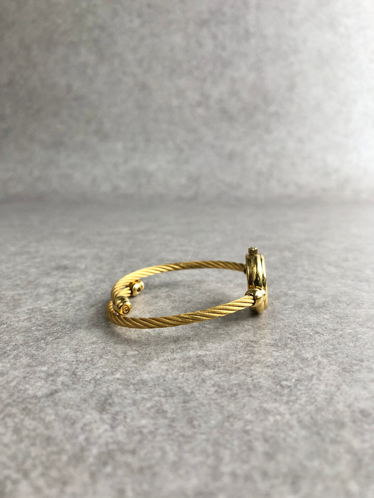 GUCCI Logo Bangle Quartz Watch Gold×Black 2700.2.L Vintage 8iznpb