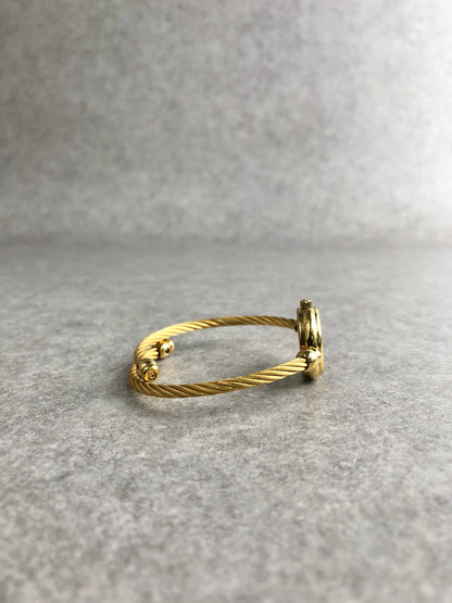 GUCCI Logo Bangle Quartz Watch Gold×Black 2700.2.L Vintage 8iznpb