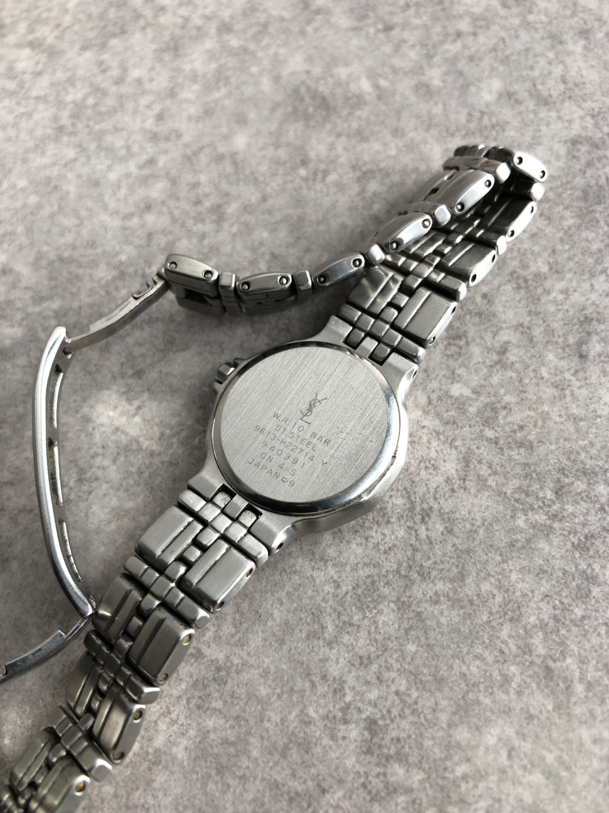 Yves Saint Laurent Logo Quartz Watch Silver 9613-H22714 Vintage w3ynyr