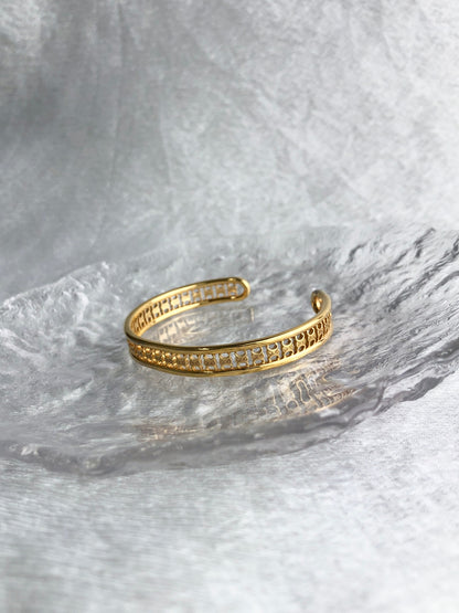 CELINE Triomphe Bangle Gold Vintag enve7wp