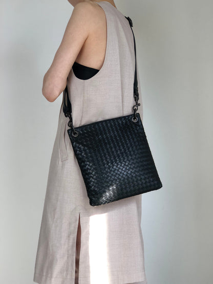 Bottega Veneta Intrecciato Shoulder bag Black Vintage zn3au7