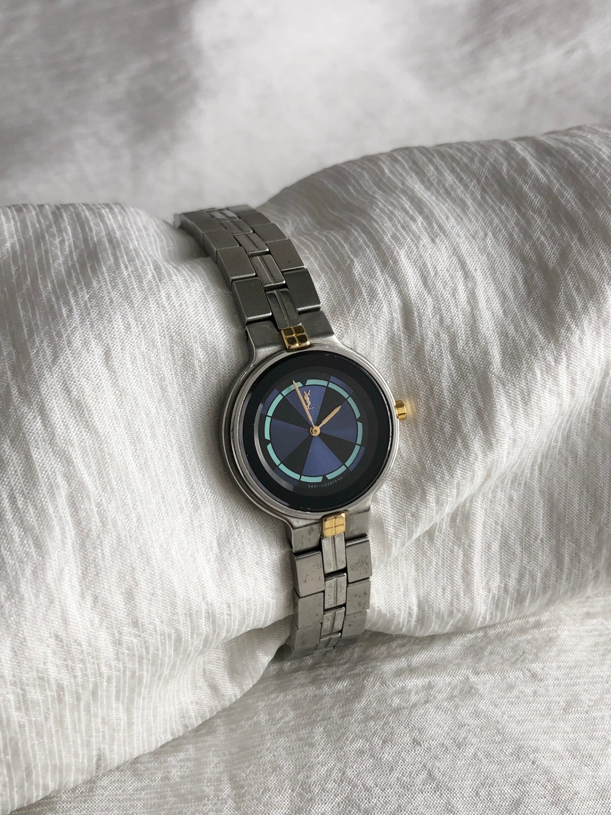 Yves Saint Laurent YSL Logo Quartz Watch Silver×Blue 5421-H13855 Vintage csc6hf