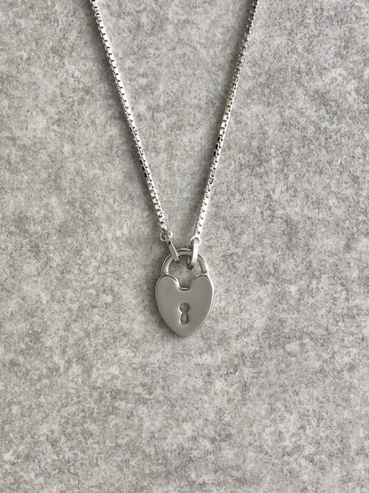 Christian Dior Heart Motif Necklace Silver Vintage xfgtgr