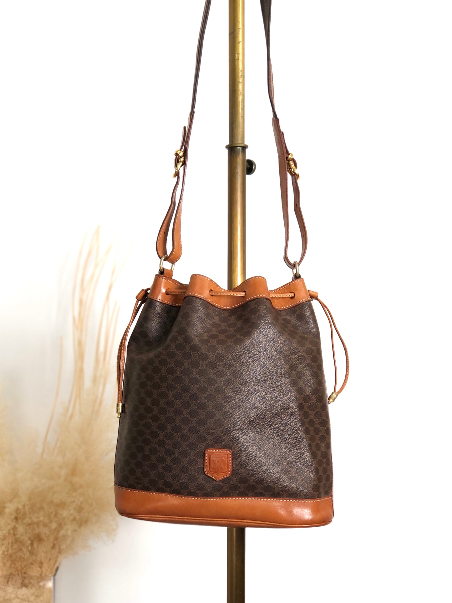CELINE Macadam Blason Drawstring Shoulder bag Brown Vintage 8s5hbf