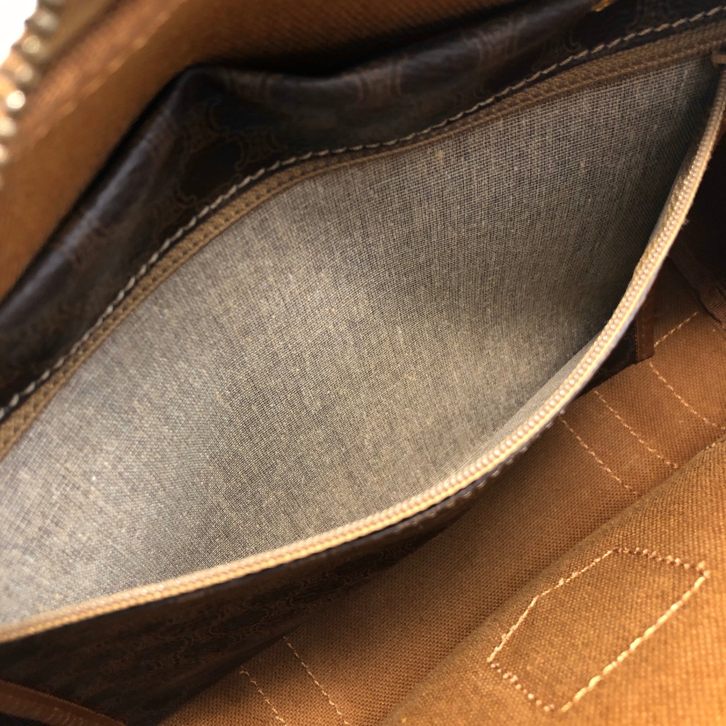 CELINE Macadam Blason Handbag Brown Vintage xiw3ui
