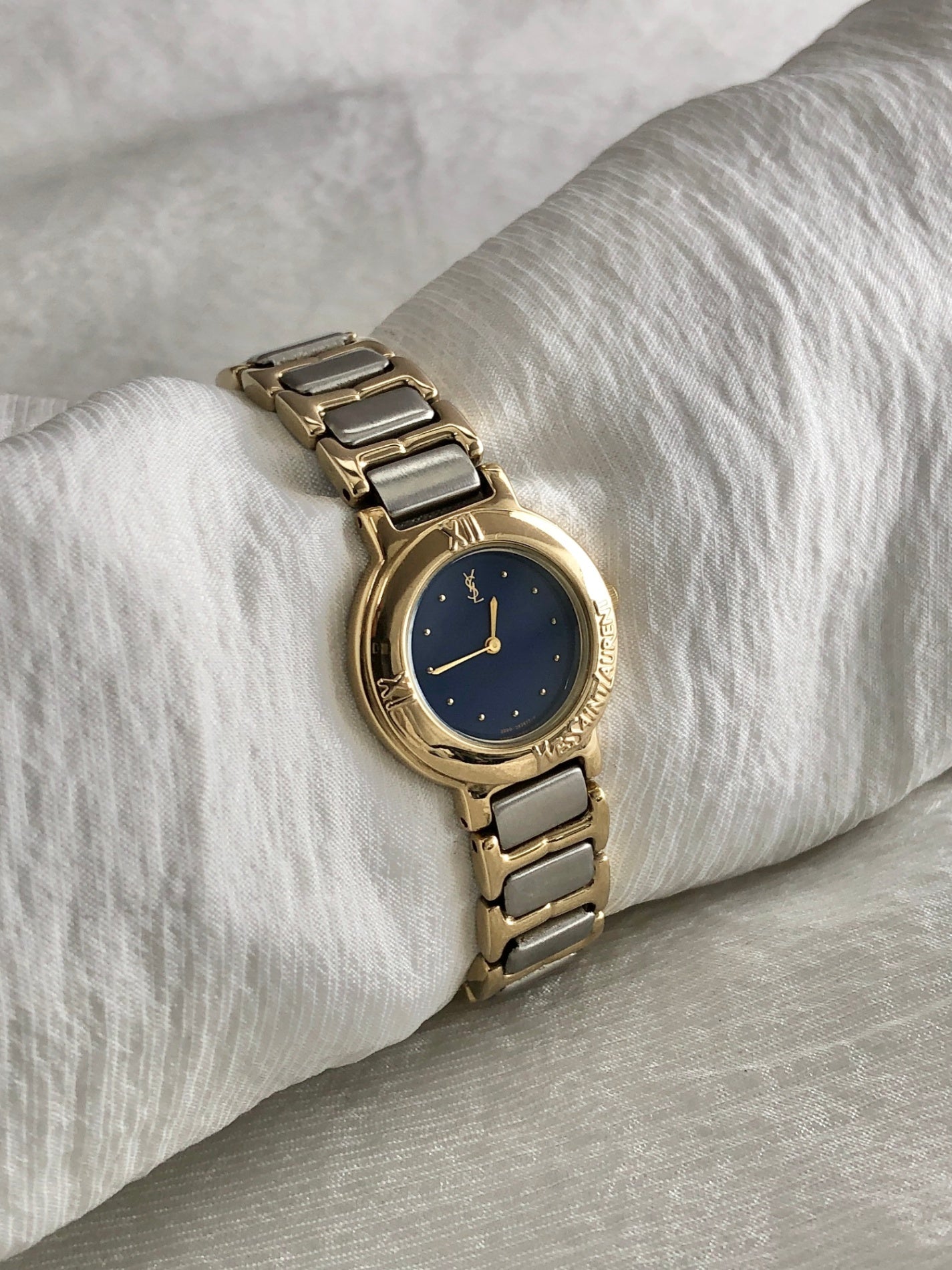 Yves Saint Laurent YSL Logo Quartz Watch Silver×Gold 2200-229789 Vintage 84wevi