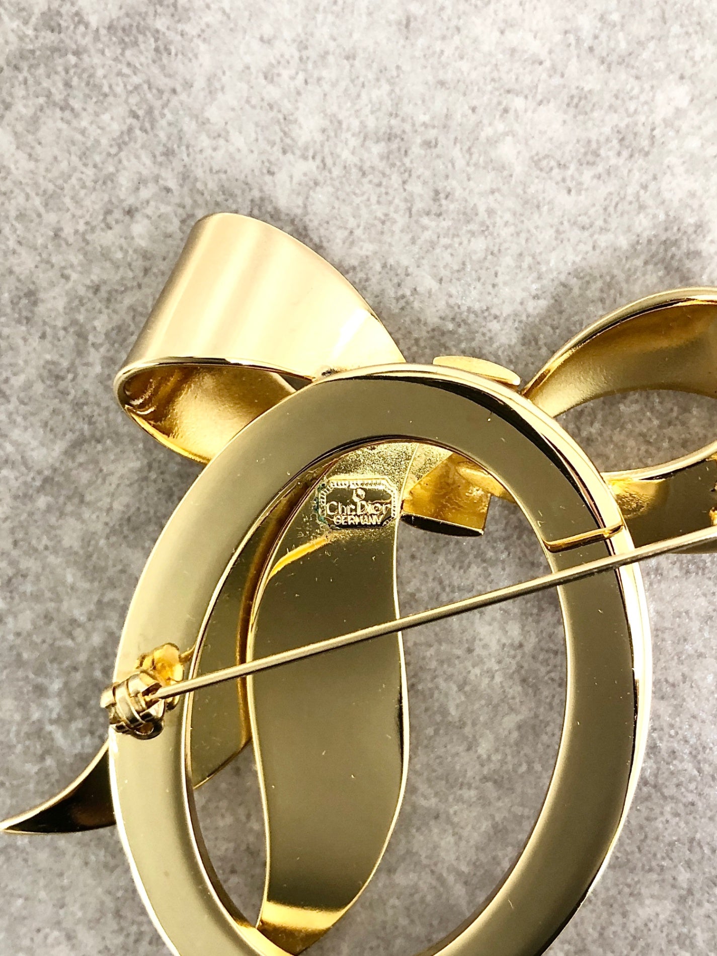 Christian Dior Ribbon Motif Brooch Gold Vintage dnbckj