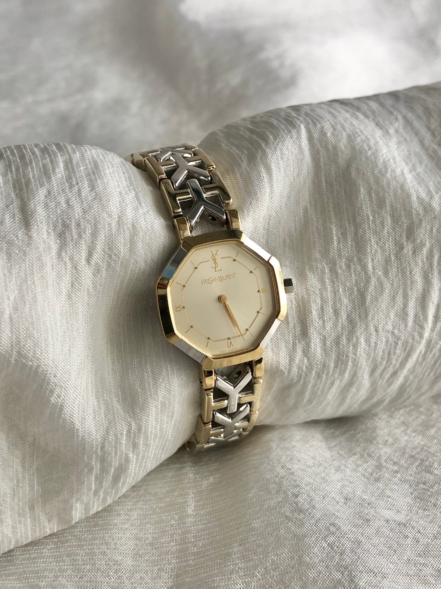 Yves Saint Laurent YSL Logo Quartz Watch Silver×Gold 2200-241762 Vintage r5aupi