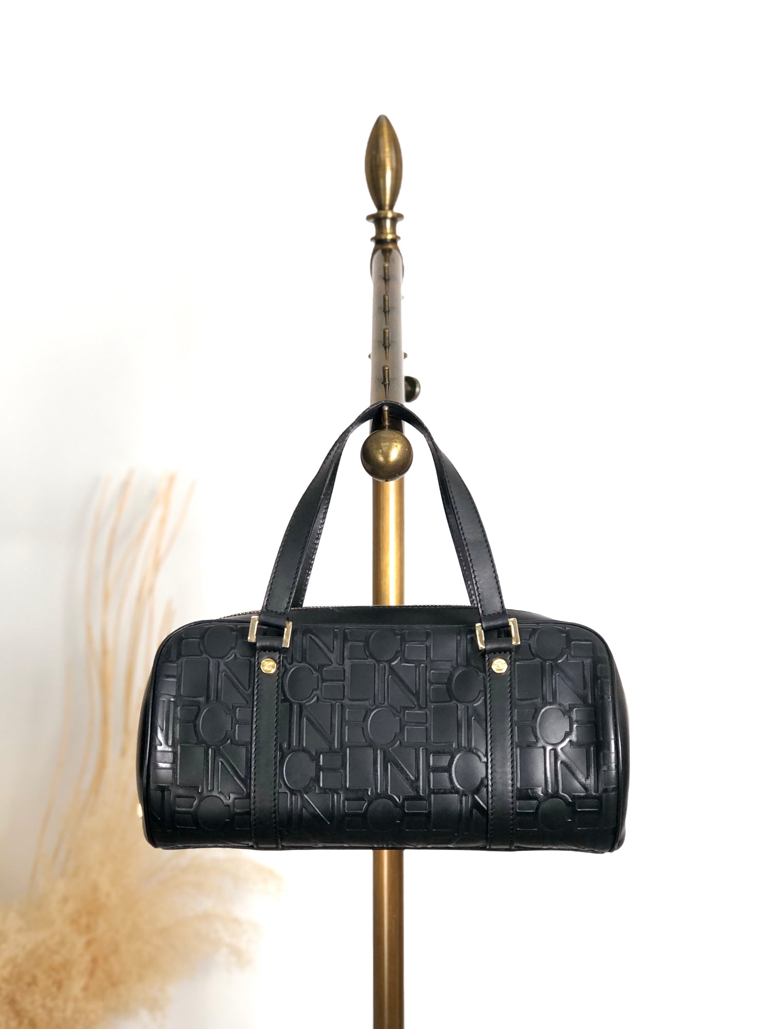 CELINE Logo Embossed Handbag Black Vintage 2jj6ge – VintageShop solo