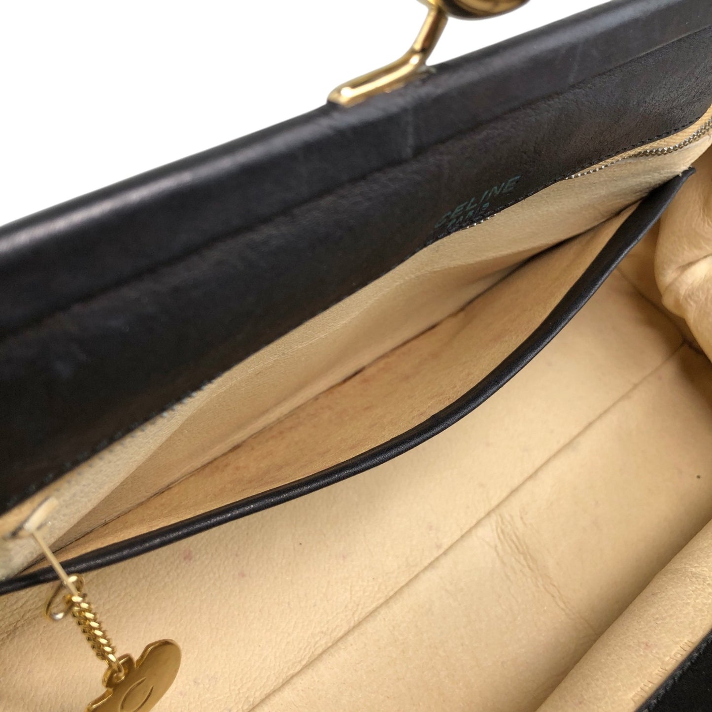 CELINE Triomphe Metal Closure Shoulder bag Black Vintage vxya2a