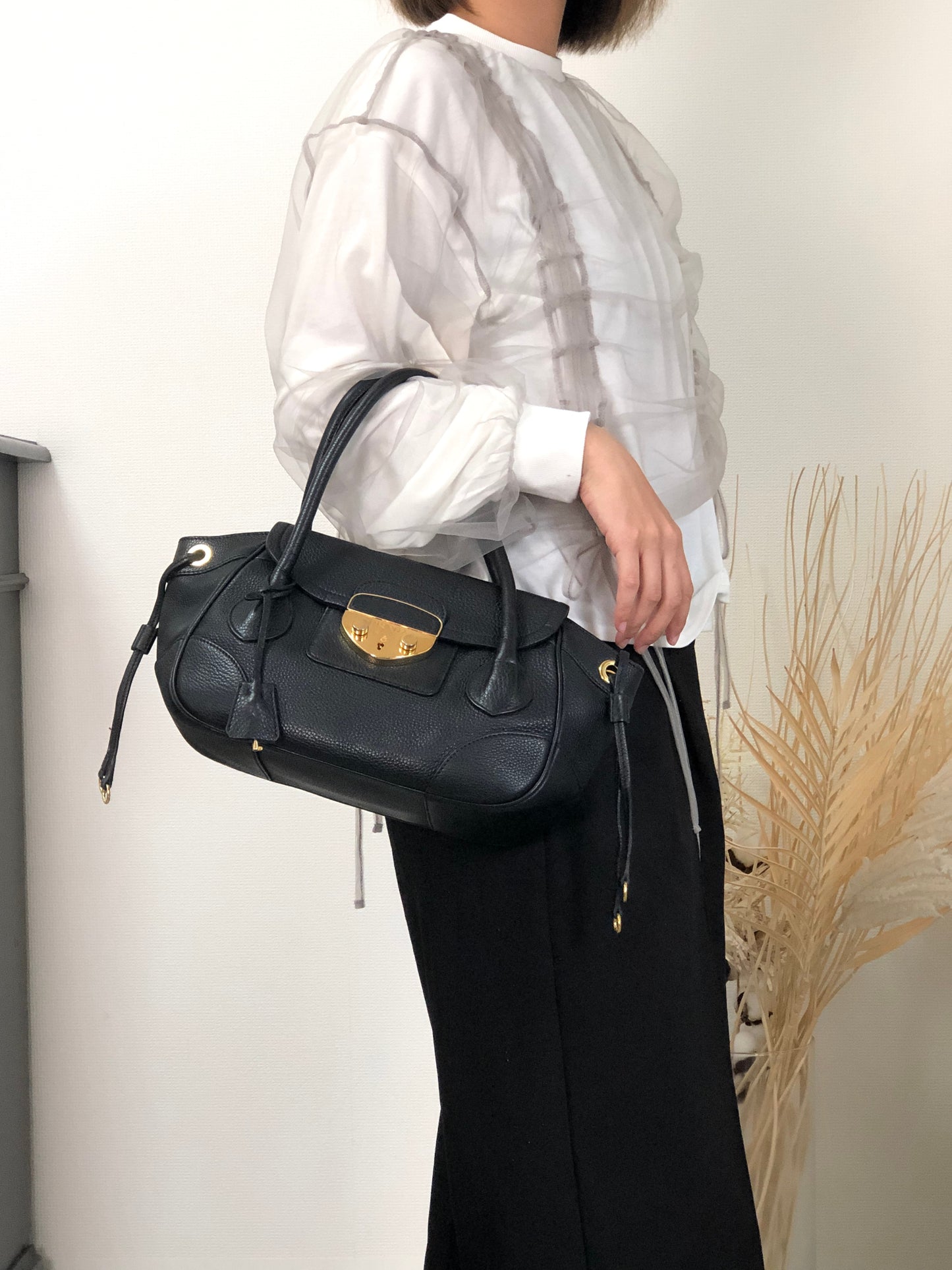 PRADA Logo Lock Handbag Black Vintage 7dwdcx