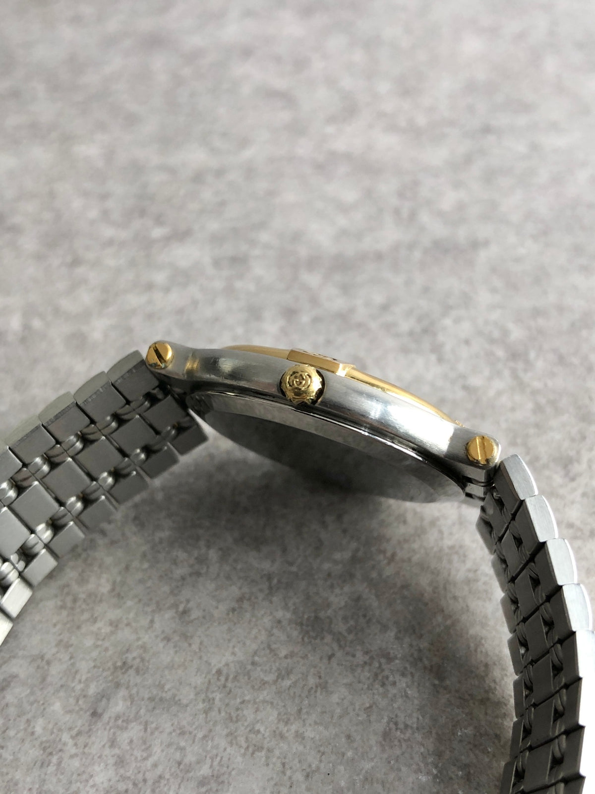 GUCCI Logo Quartz Watch Silver×Gold 9000M Vintage 6pbxdx