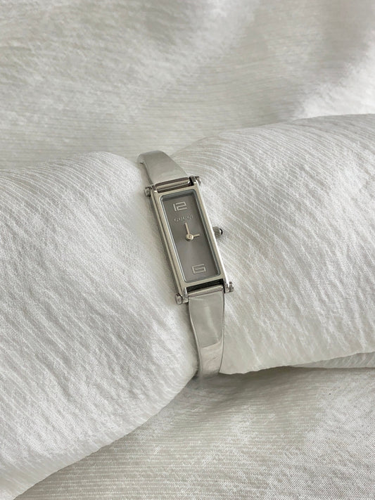 GUCCI Quartz Watch Silver 1500L Vintage mee865