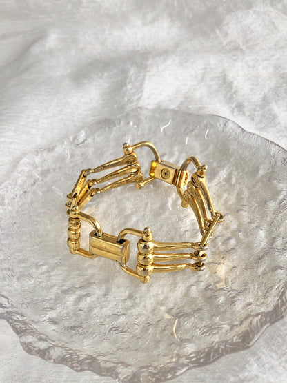 CELINE Horse Bit Bracelet Gold Vintage p7k2ik