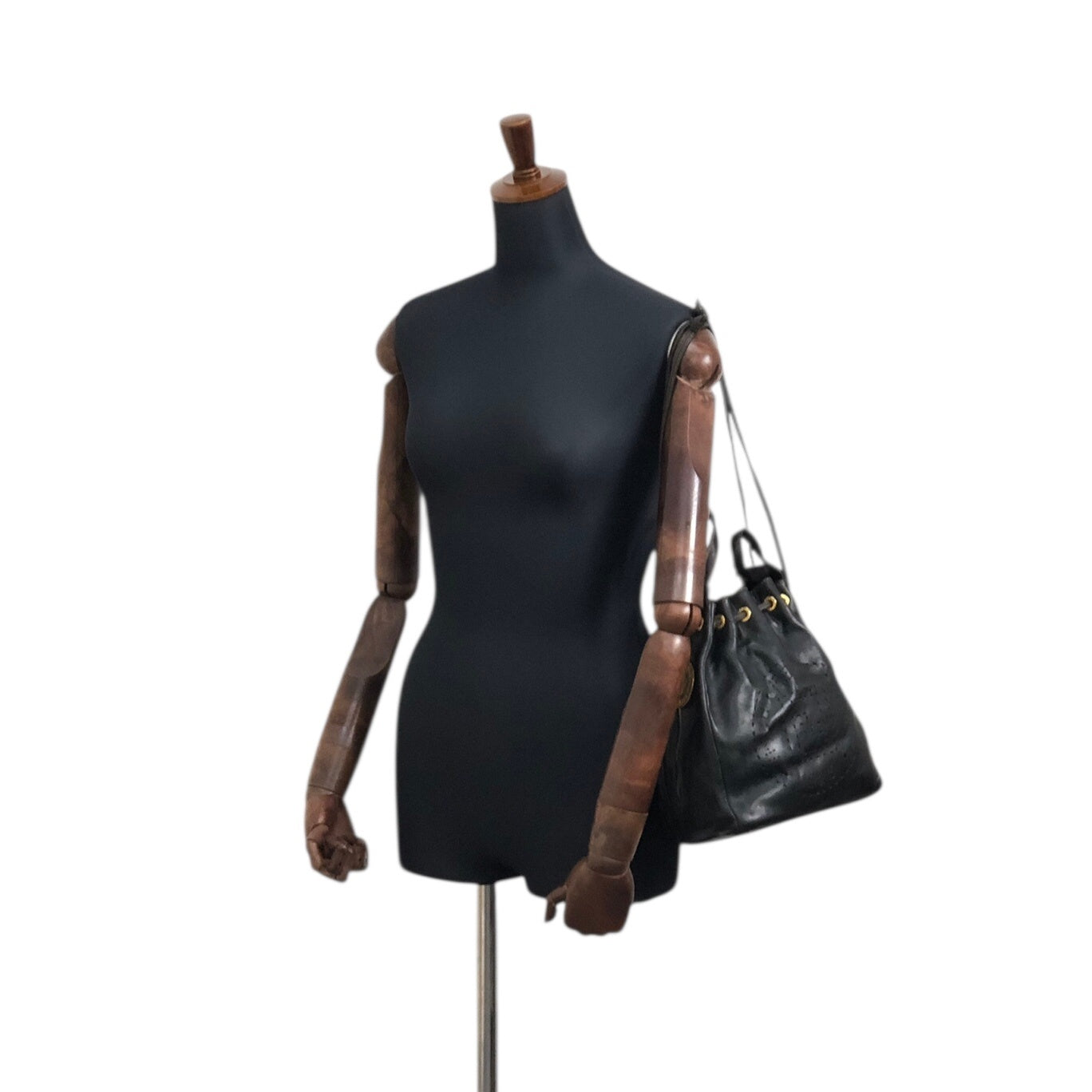 FENDI Logo Drawstring Shoulder bag Black Vintage 5bbkpm