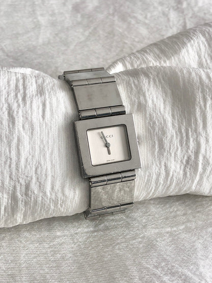 GUCCI Logo Quartz Watch Silver 600J Vintage fubfba