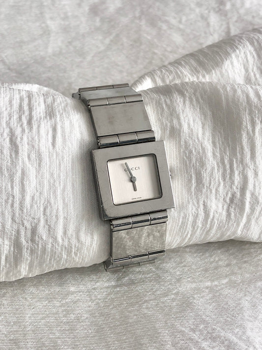 GUCCI Logo Quartz Watch Silver 600J Vintage fubfba
