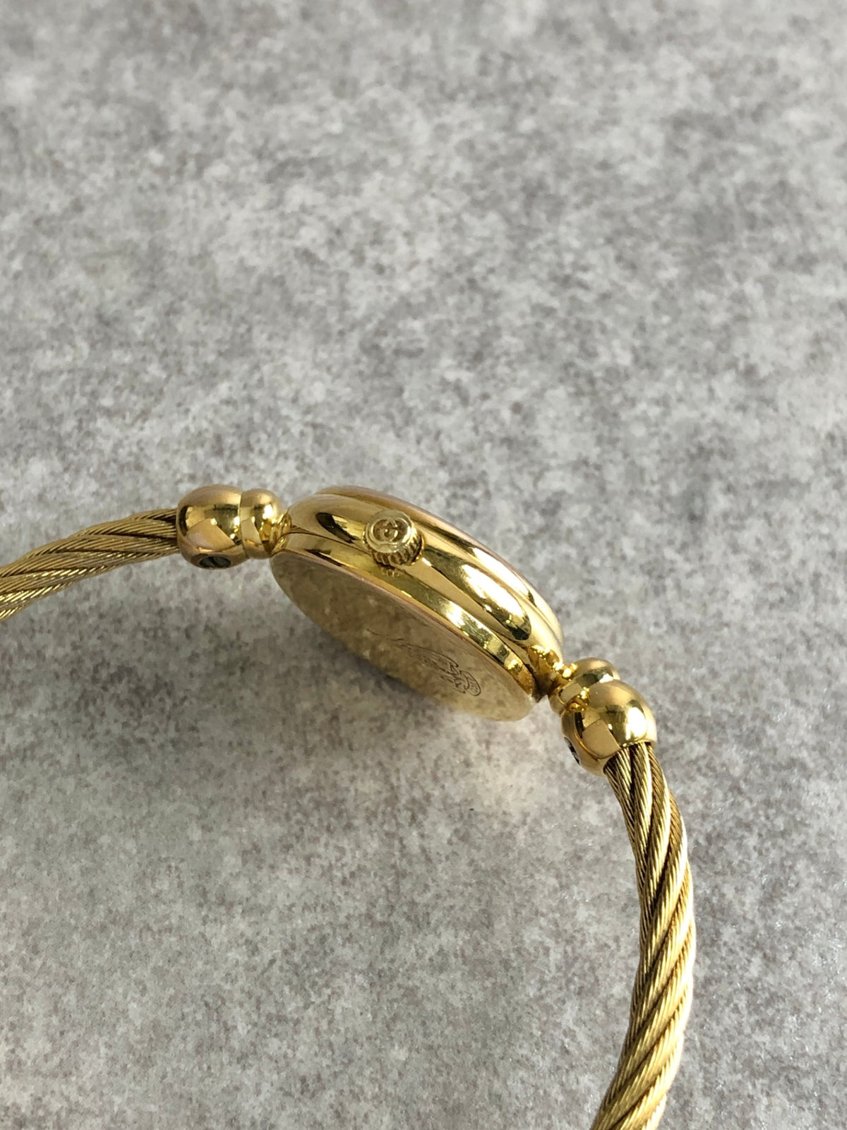 GUCCI Logo Bangle Quartz Watch Gold×Black 2700.2.L Vintage bykvde
