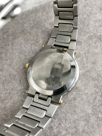 GUCCI Logo Watch Silver×Gold 9000M Vintage vzg4zk