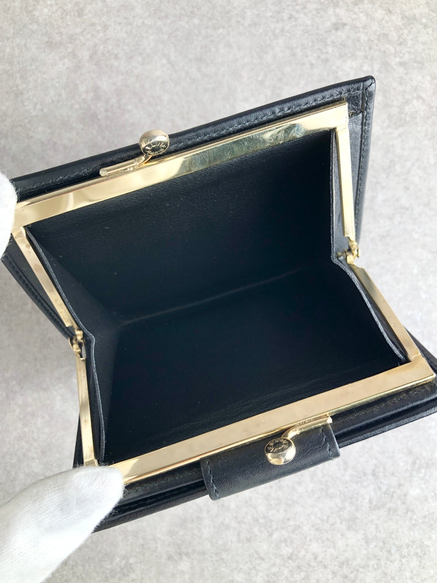 CELINE Blason 金屬扣折疊錢包 黑色復古 pprgic