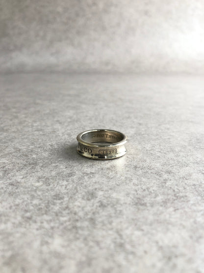 Tiffany & Co. Round Logo Ring Silver Vintage kp5zs7