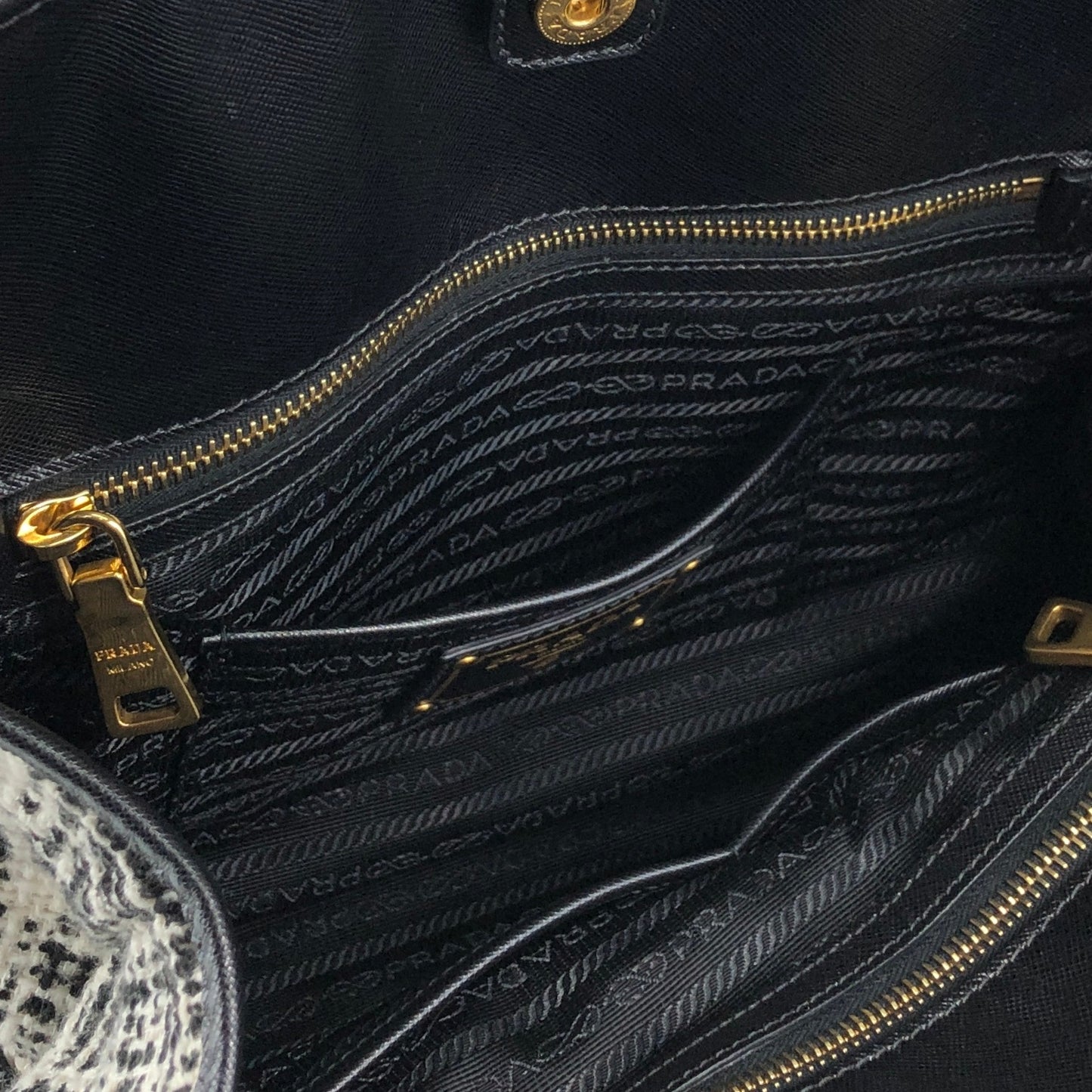 PRADA Triangle Logo Handbag White×Black Vintage xpzwfz