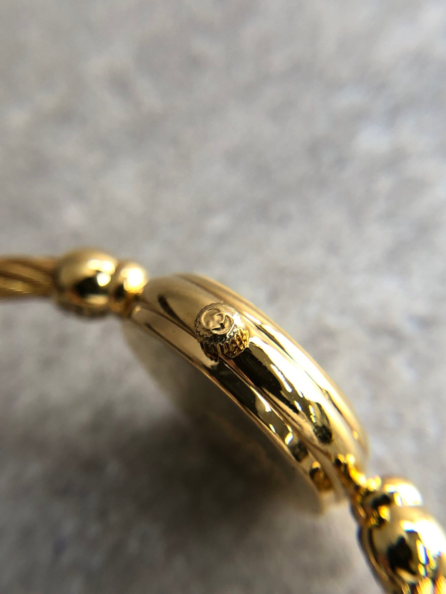 GUCCI Logo Bangle Quartz Watch Gold 2700L.2.L Vintage h4mrnx