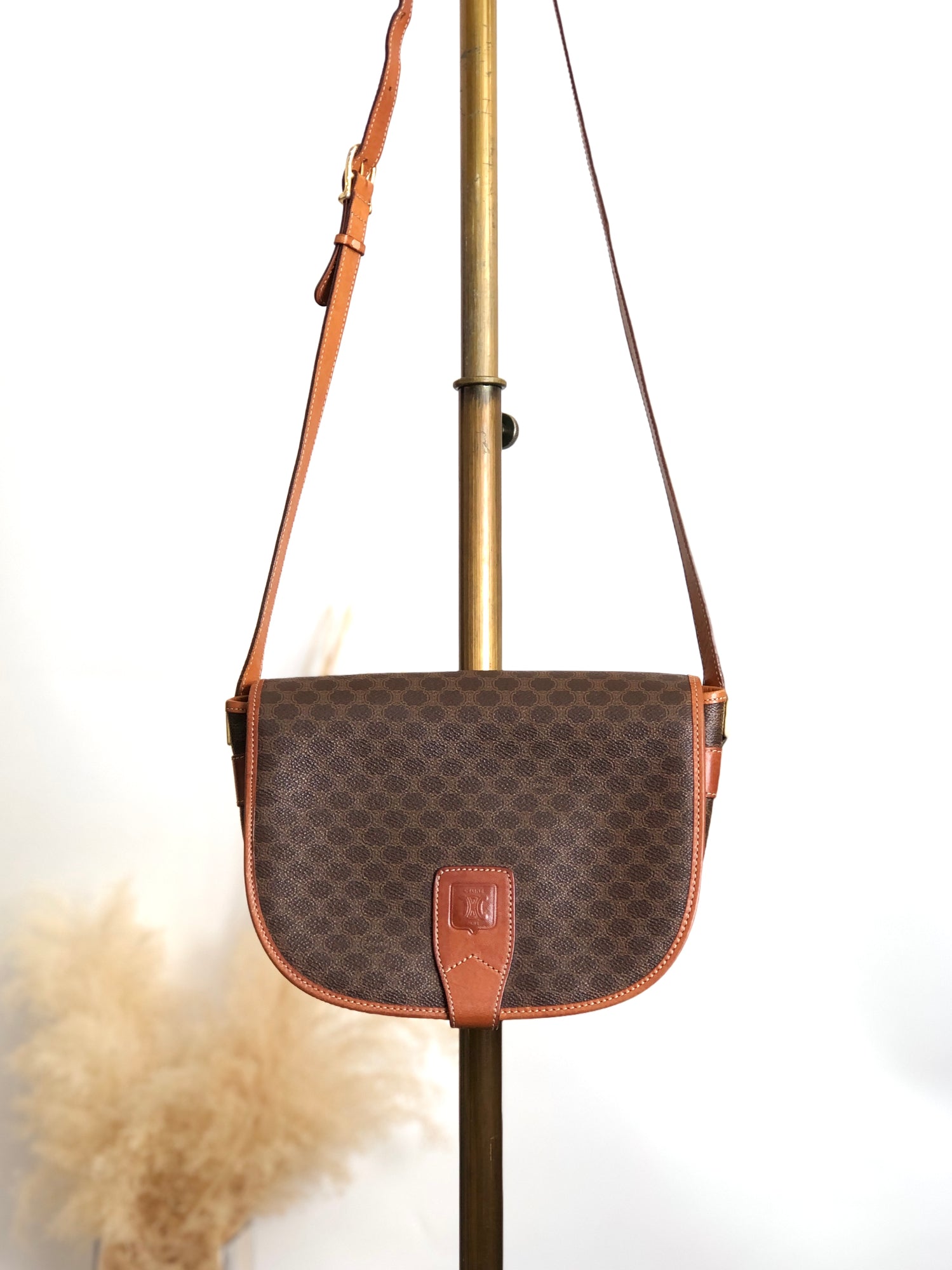 超希少 90'S VINTAGE CELINE サークル型 ショルダーバッグ CELINE サークルロゴ金具レザーショルダーバッグ （staff:170cm