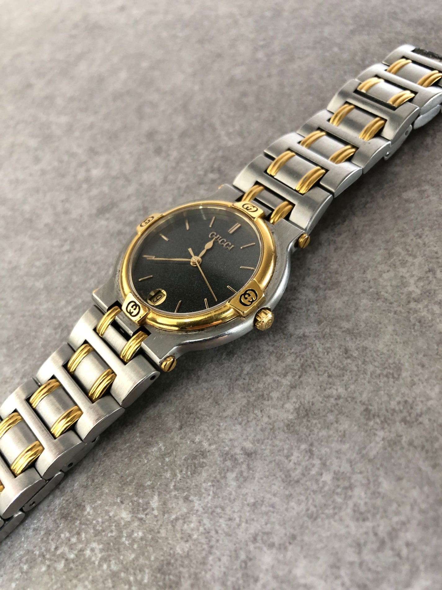 GUCCI Logo Watch Silver×Gold 9000M Vintage wa3rva