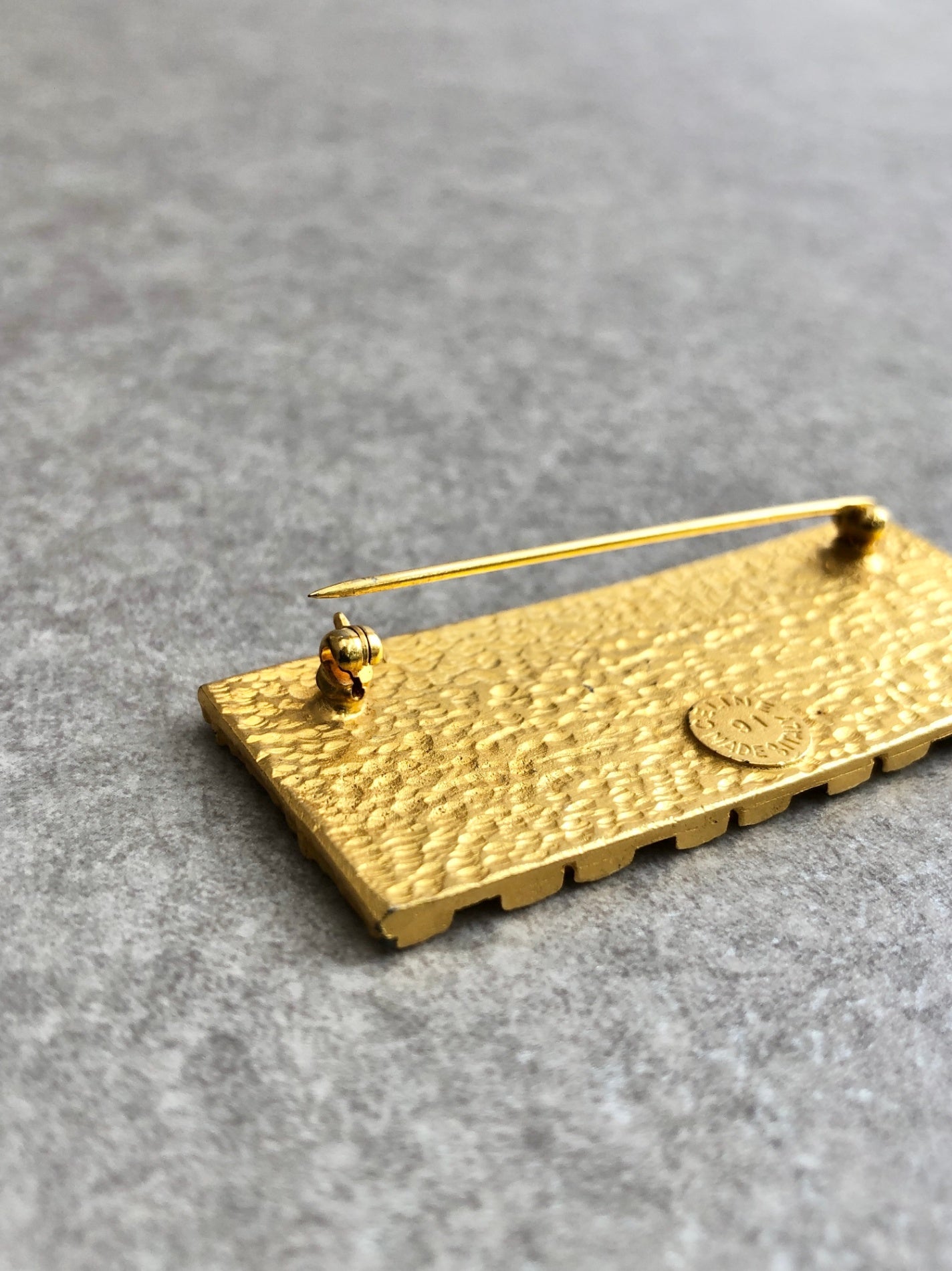 CELINE Arc de Triomphe Brooch Gold Vintage uegk83