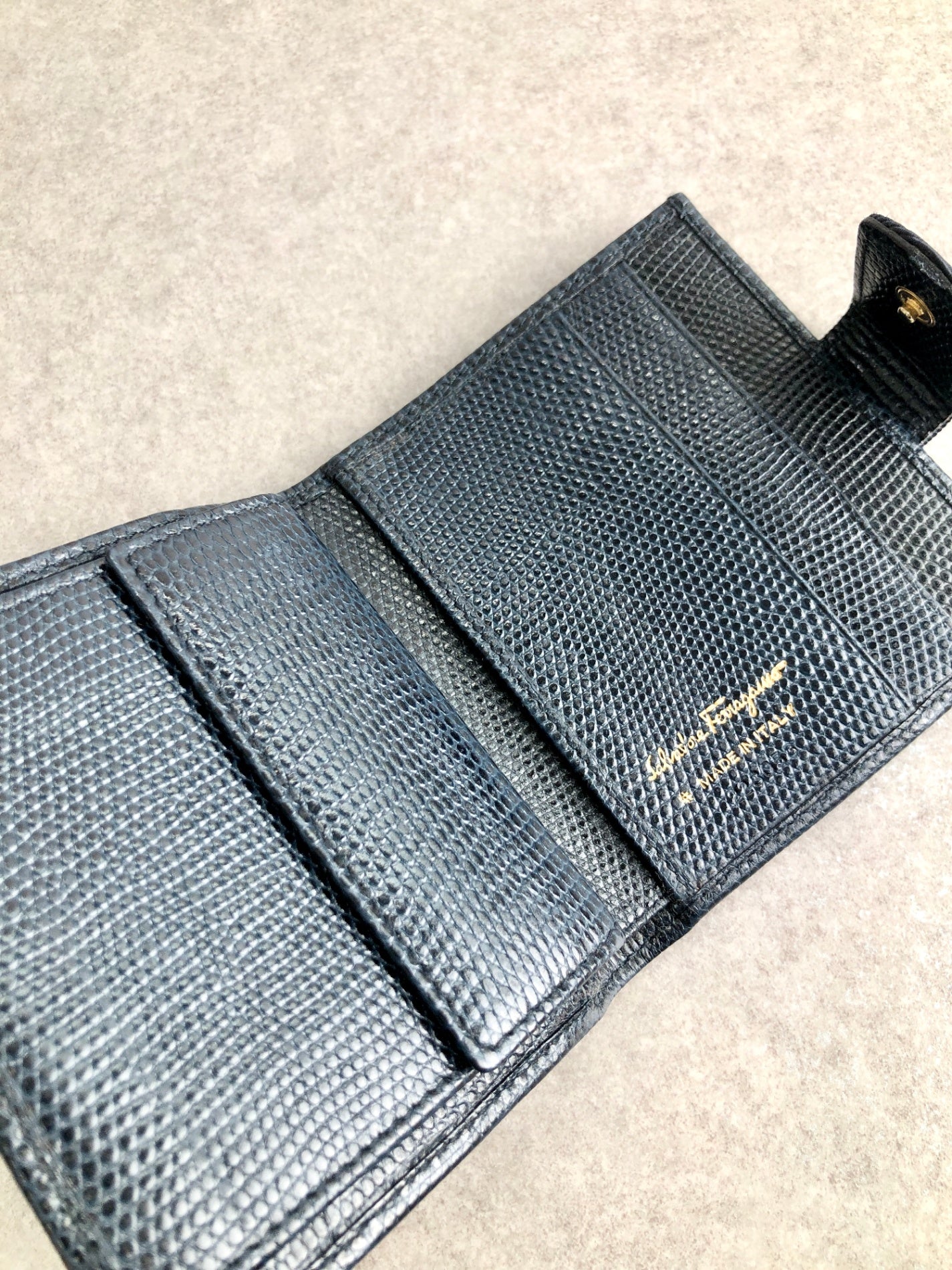 Salvatore Ferragamo Logo Folded Wallet Black Vintage bgm2d8