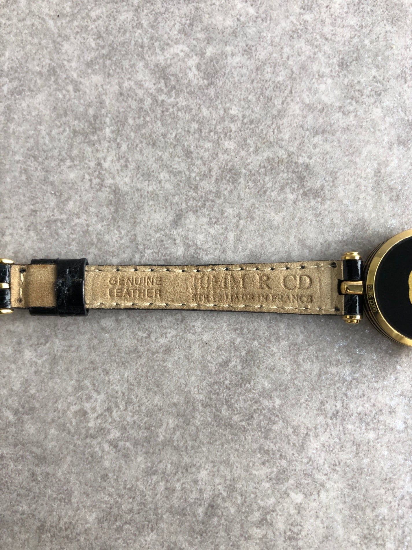 GUCCI Logo Quartz Watch Gold×Black 2040L Vintage 4eerzi
